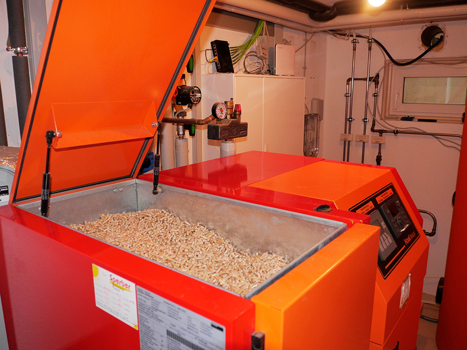 Palletheizung2 bei Hinterholzer Elektrotechnik e.K. in Unterschleißheim